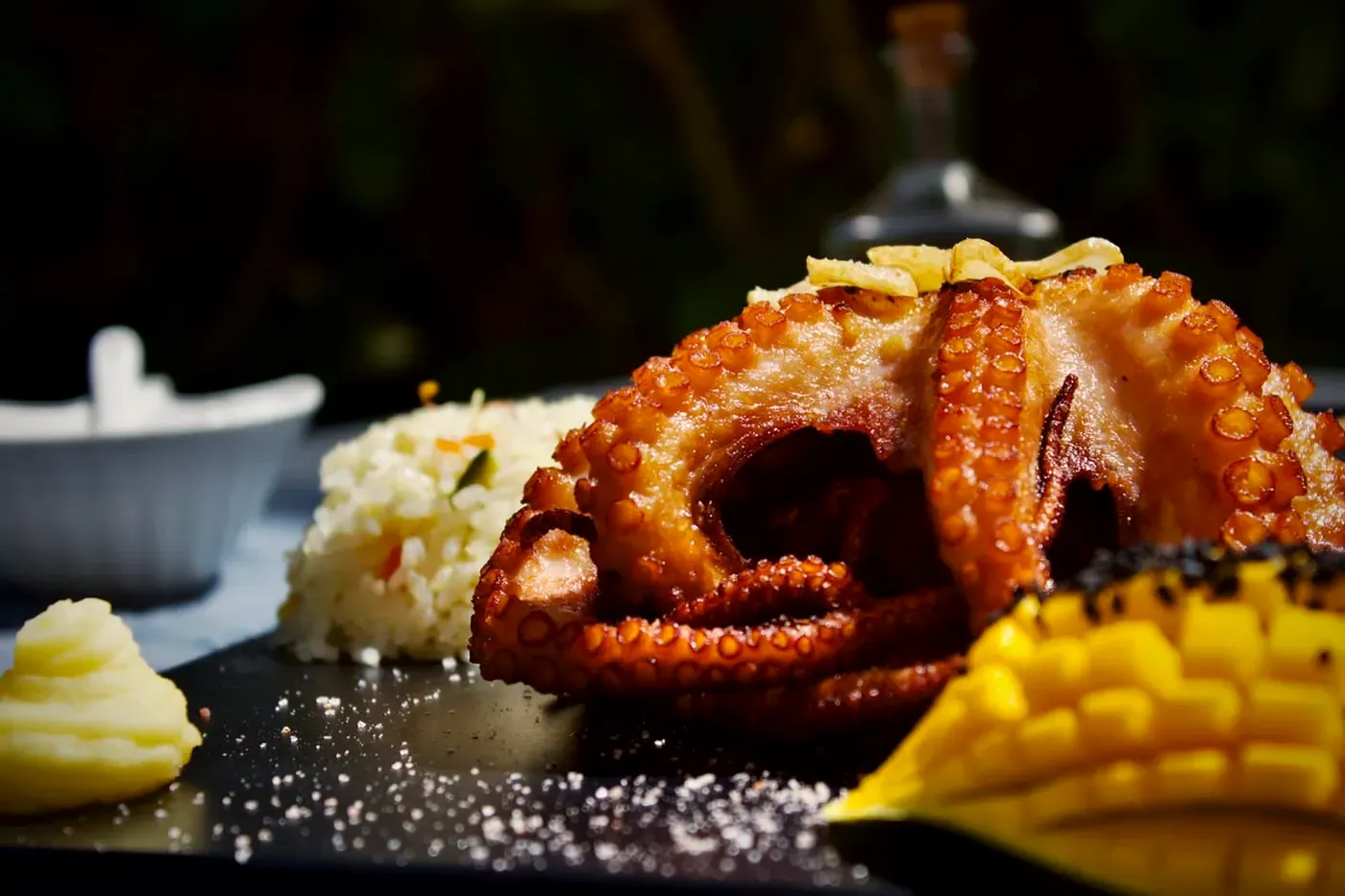 Pulpo a la parrilla con mango y limón